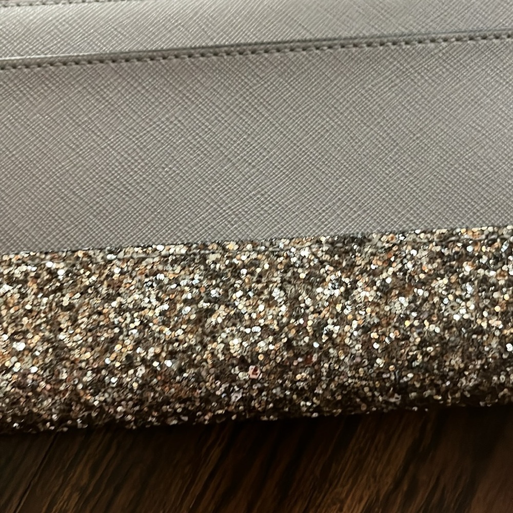 Kate Spade large wallet perfect condition still looks new selling matching bag - Picture 6 of 6